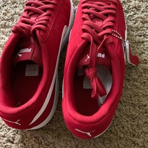 Men’s size 11.5 Red&White Puma Smash v2 brand new
